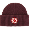 dunkelroter Strickmütze mit aufgesticktem weißen Logo