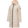 Cappotto trapuntato lungo beige chiaro con cappuccio, cerniera nera frontale, tasche laterali, toppa nera sulla manica