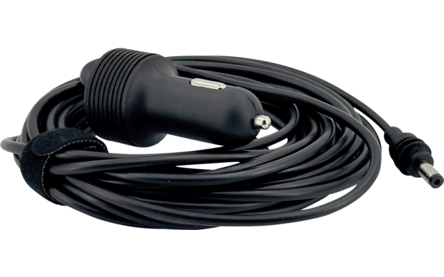 Schwarzer Zigarettenanzünderstecker mit langem aufgerolltem Kabel und Klettband