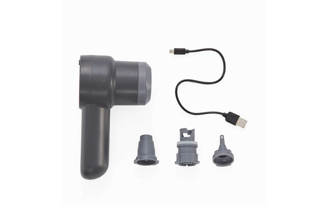 Dunkelgraues Handgerät mit zylindrischem Kopf und Griff auf weißem Hintergrund, daneben USB-Ladekabel und drei austauschbare Aufsätze