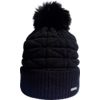 Schwarze gestrickte Mütze mit großem Bommel auf weißem Hintergrund