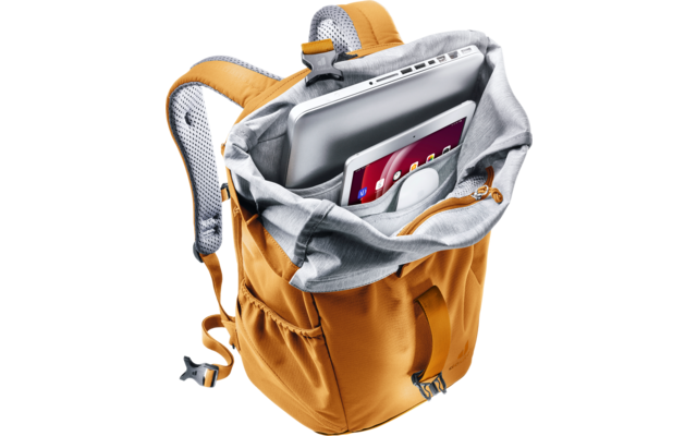 Geöffneter orangefarbener Rucksack mit grauem Innenfutter, darin ein Tablet und ein Laptop, gepolsterte Schultergurte und Reißverschluss