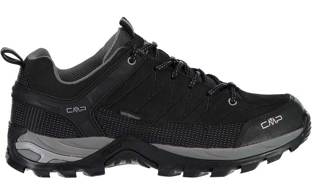Scarpa da trekking bassa nera con lacci, suola grigia scolpita e logo 'CMP' visibile sul fianco
