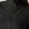 Schwarzer Reißverschluss auf schwarzer, gerippter Jacke