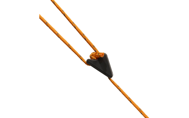 Nahaufnahme einer orangefarbenen Kordel mit einem kleinen schwarzen dreieckigen Kunststoffteil