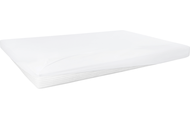 Rechthoekig wit matras met wit hoeslaken en een lichte plooi, zichtbare gelaagde zijkanten, op witte achtergrond