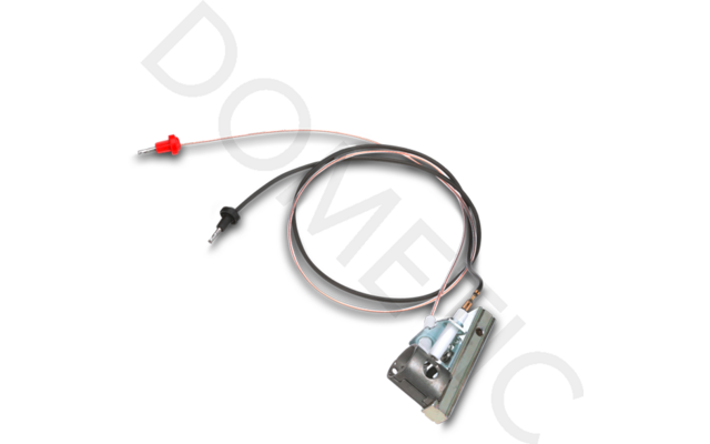 Kabel mit drei verschiedenen Steckern auf weißem Hintergrund