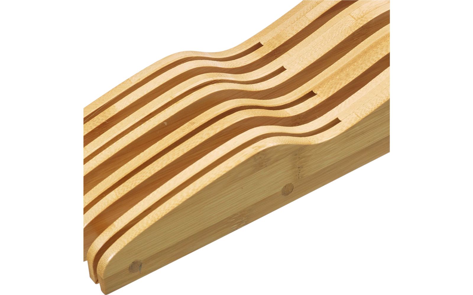 Plusieurs cintres courbés en bois clair empilés sur fond blanc