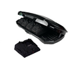 Coffre de toit noir ouvert contenant trois sacs de voyage souples noirs et un sac plié devant