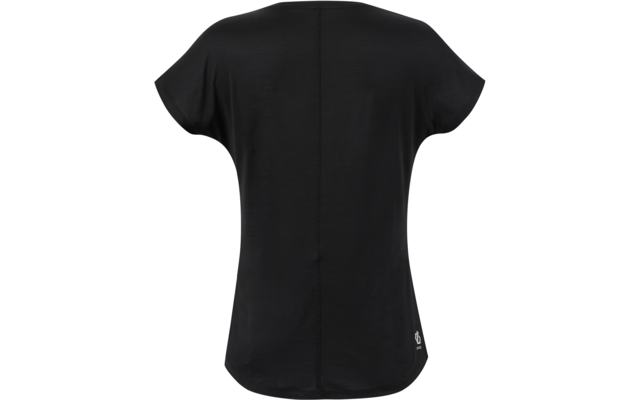 Rückansicht eines schwarzen T-Shirts mit kurzen Ärmeln, vertikaler Mittelnaht, rundem Saum und kleinem weißen Logo unten rechts