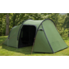 Groene tent op gras met een open ingang en bomen op de achtergrond