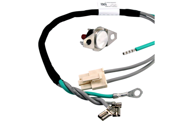 Kabelsatz mit mehreren Drähten, einem weißen Kunststoffstecker, einem Ösenkontakt aus Metall und einem kleinen runden Metallbauteil