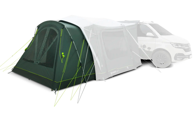 Tenda a tunnel verde scuro con finestre in rete, tiranti verde neon e cerniere visibili; a destra un veicolo bianco parzialmente sfumato