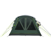 Vista frontale di una tenda da campeggio verde con porta in zanzariera e due finestre triangolari a rete, tiranti giallo neon e parte di un veicolo bianco a destra