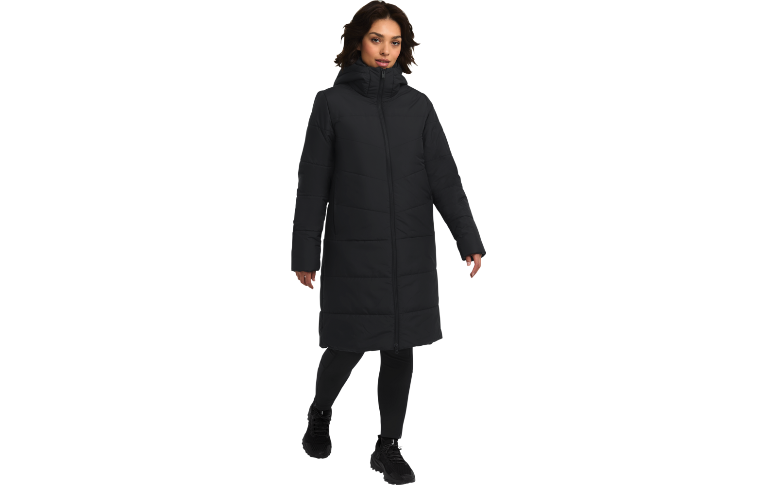 Frau trägt schwarzen langen Mantel und schwarze Stiefel