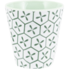 Witte beker met groen zeshoekpatroon en kleine vierbladige motieven; lichtgroene binnenkant
