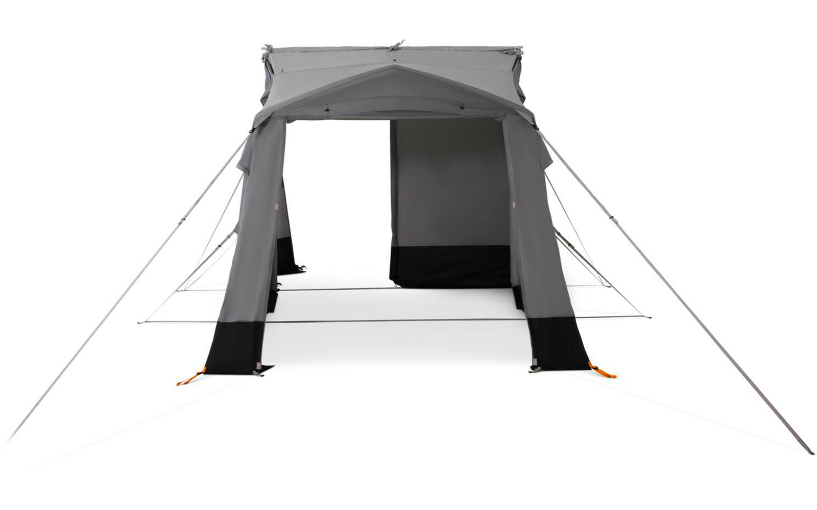 Graues Zelt mit offenem Eingang, schwarzen Bodenpartien, Abspannleinen und Heringen auf weißem Hintergrund