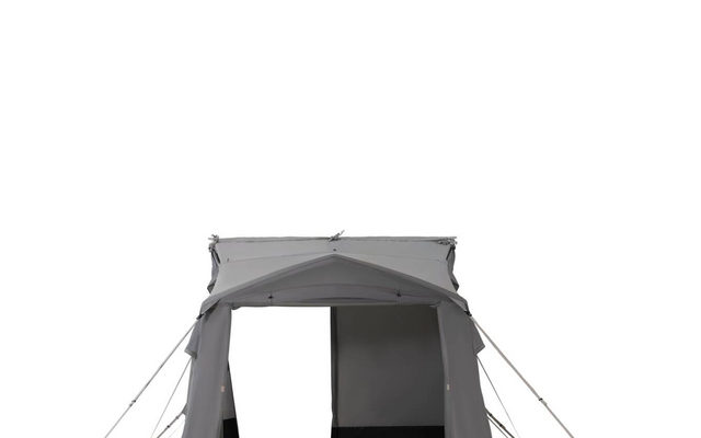 Grijze tent met open ingang, zwarte onderpanelen, afspanlijnen en haringen op een witte achtergrond