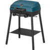 Blauer Gasgrill auf schwarzem Gestell mit Ablagefläche darunter