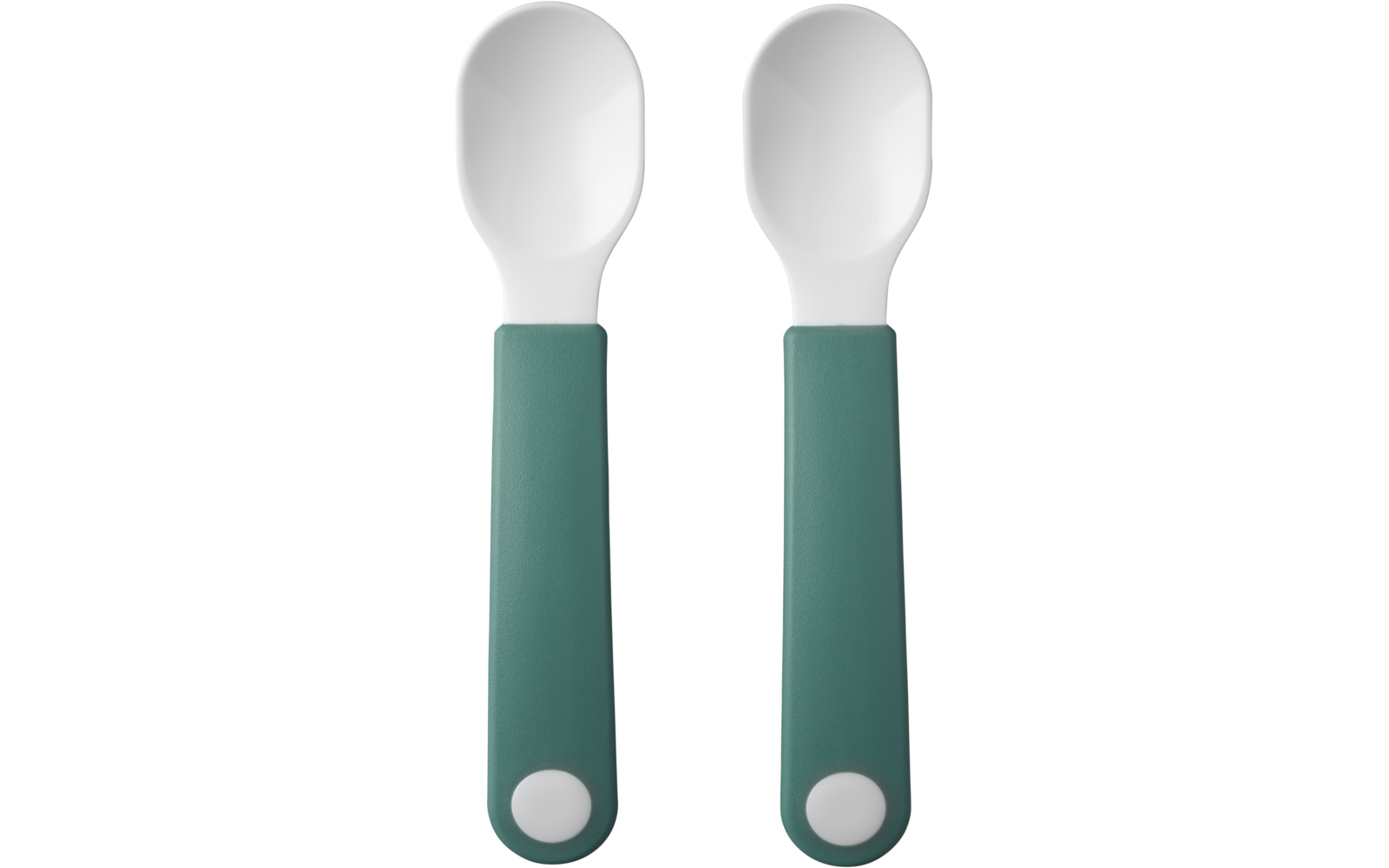 Zwei kleine Löffel mit weißen Löffelköpfen und grünen Griffen mit Loch am Ende auf weißem Hintergrund