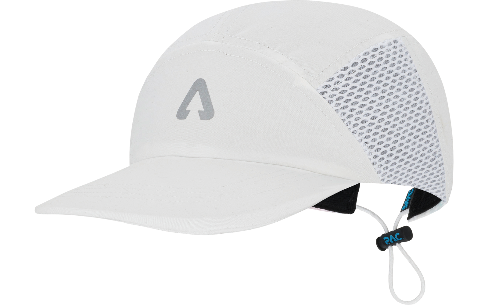 Weißes Cap mit geschwungener Krempe, seitlichen Mesh-Einsätzen, grauem dreieckigem Logo vorne und verstellbarem Kordelzug mit Kunststoffstopper