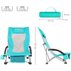 Une chaise de camping bleue avec cadre noir, tissu en maille légère et sangle réglable