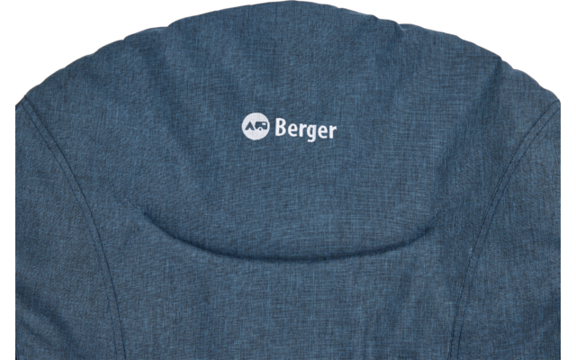 Obere Rückenlehne eines blauen Stoffstuhls mit weißem rundem Logo und dem Schriftzug "Berger"
