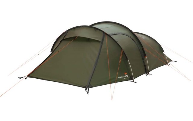 Grünes aufgespanntes Campingzelt auf weißem Hintergrund