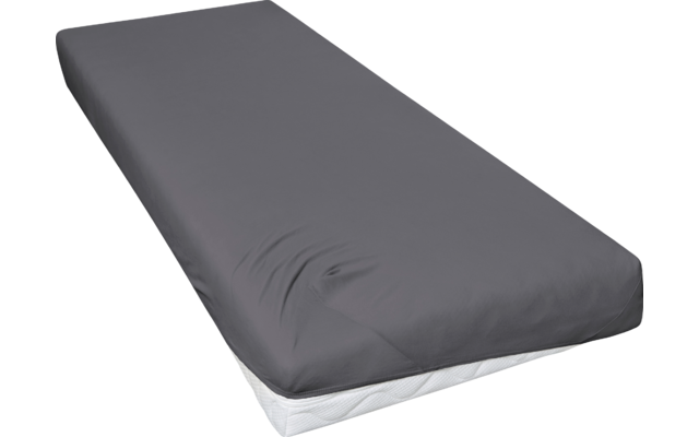 Donkergrijs hoeslaken op een wit matras met lichte kreukels, witte achtergrond