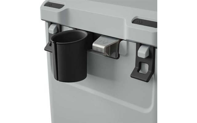 Nahaufnahme eines grauen Geräts mit einem schwarzen Becherhalter und einem Metallhebel