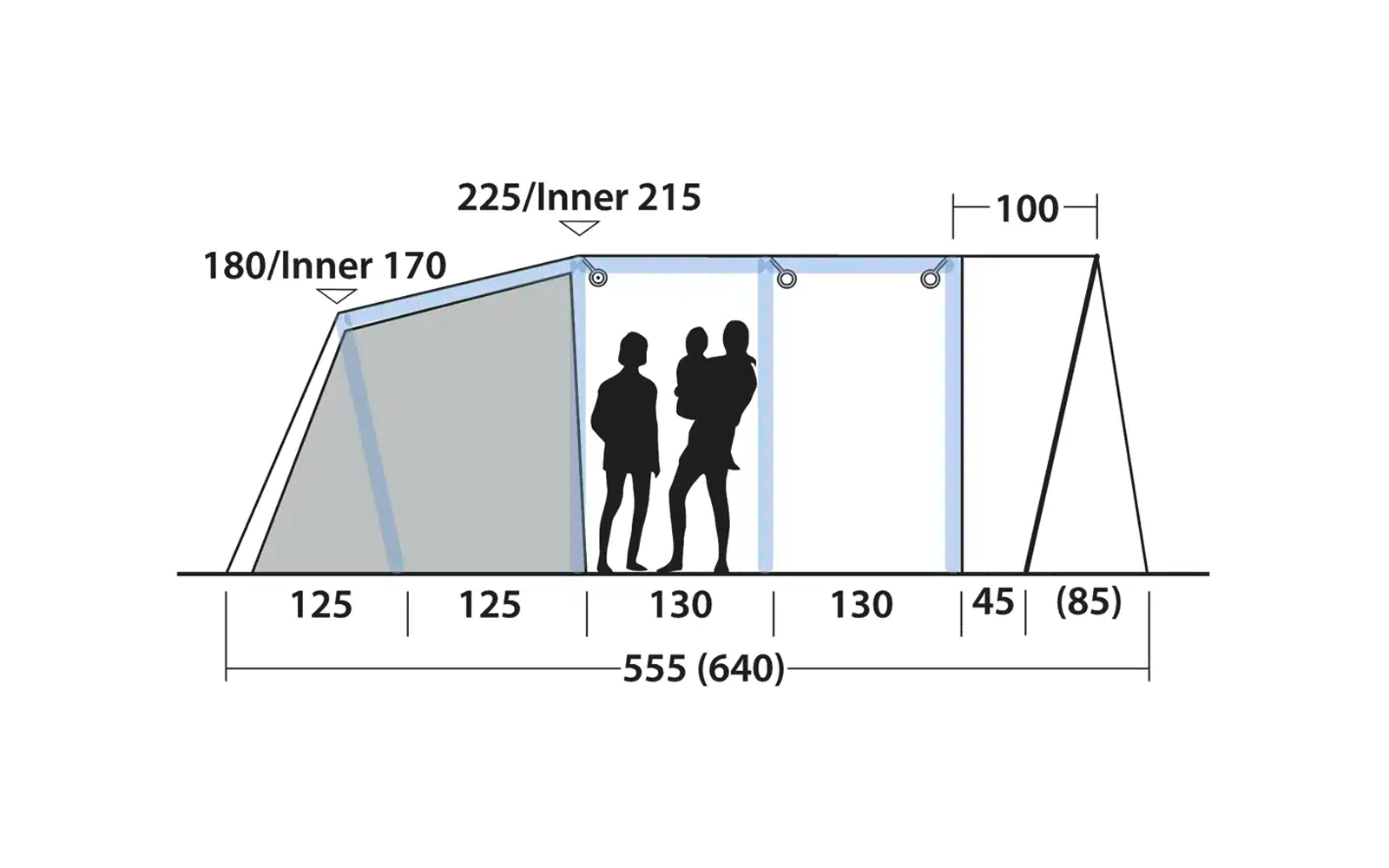 Silhouetten von zwei Erwachsenen und zwei Kindern stehen auf einem Spielplatz unter einem Klettergerüst