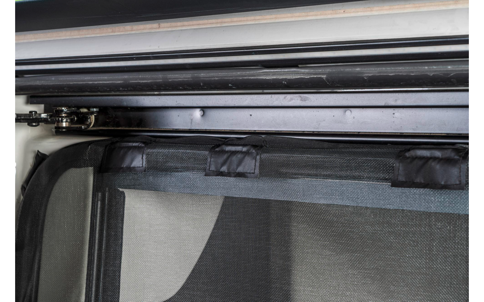 Offenes Schiebedach von einem Fahrzeug