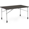 Table pliante rectangulaire avec plateau en bois foncé, pieds métalliques argentés et patins en caoutchouc noirs