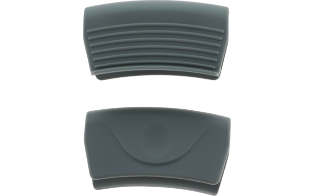 Zwei graue, gebogene rechteckige Gummipads übereinander; oberes Pad mit mehreren horizontalen Rillen, unteres Pad glatt mit gebogener Erhebung; weißer Hintergrund