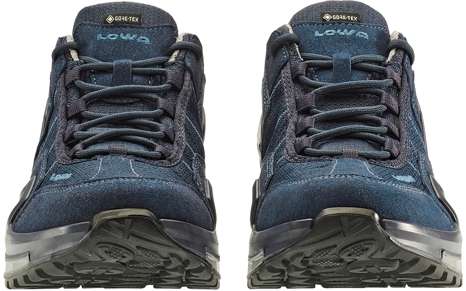 Zwei dunkelblaue Schnürschuhe, Vorderansicht, sichtbare Schnürsenkel, profilierte Sohlen, Schriftzüge 'GORE-TEX' und 'LOWA' auf den Zungen