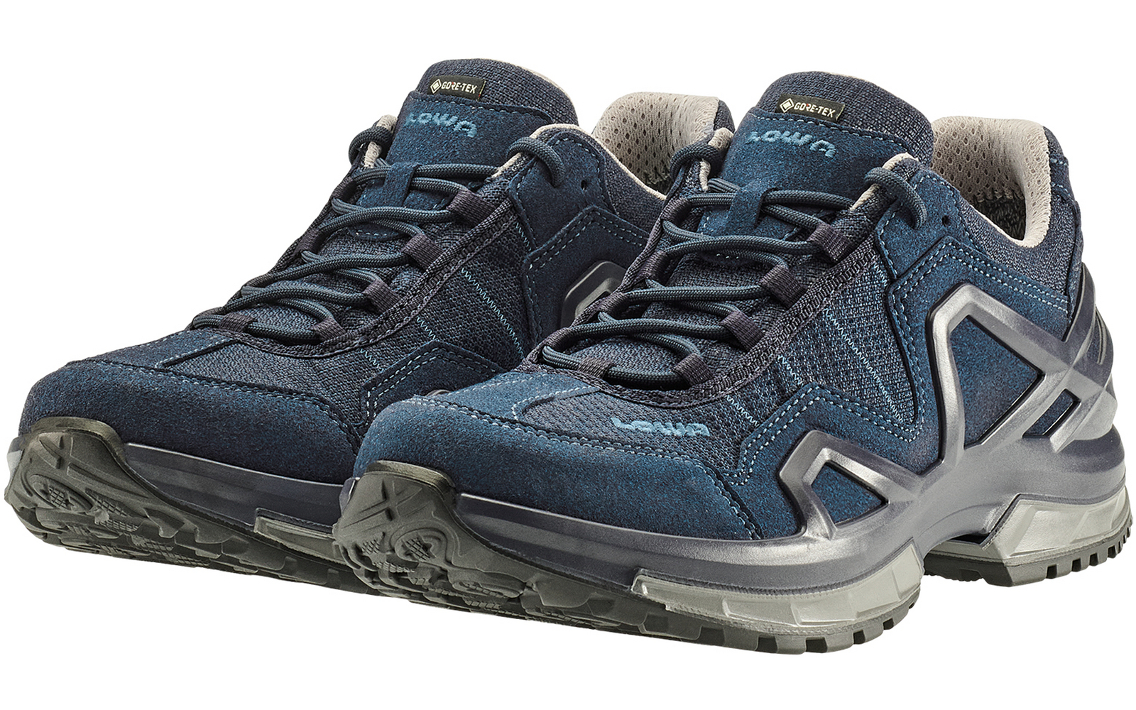 Paire de chaussures de randonnée bleu foncé avec lacets et semelles grises sur fond blanc