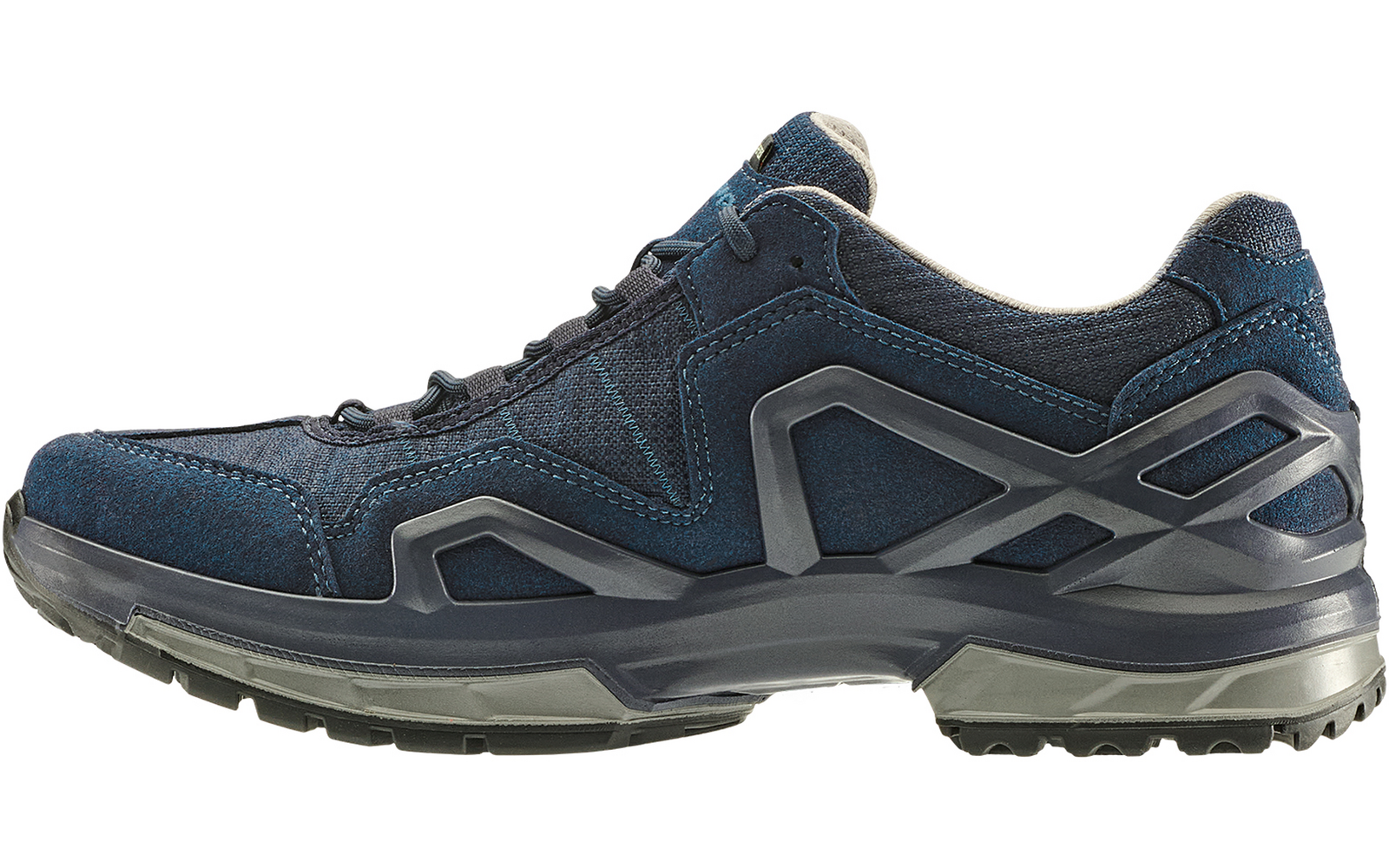 Vue latérale d'une chaussure à lacets bleu foncé avec dessus en daim et mesh, accents de semelle gris et semelle crantée