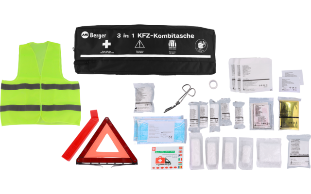 Fluorescerend geel vest met reflecterende strepen, rode gevarendriehoek, zwarte ritszak met opdruk, diverse verbanden, gaasrollen, pleisters, schaar, kleine flesjes en pakjes op witte achtergrond