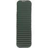 Groen-grijze zelfopblazende slaapmat met geribbelde oppervlakte