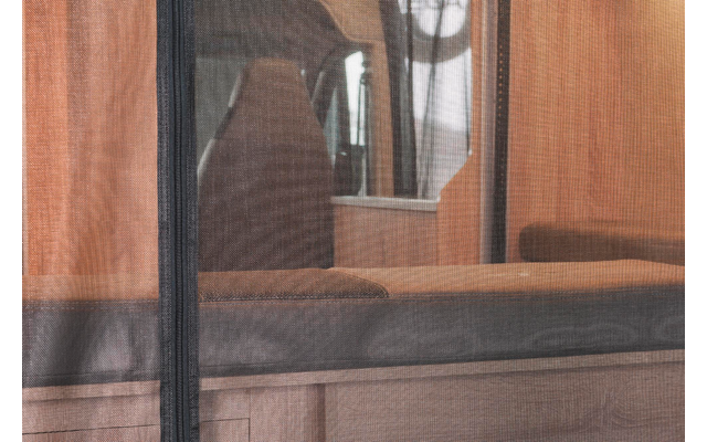 Innenraum eines Autos mit Sitz und Fenster