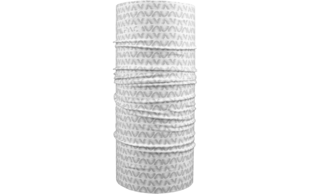 Weißer, gerippter Strickpullover auf einem Stapel