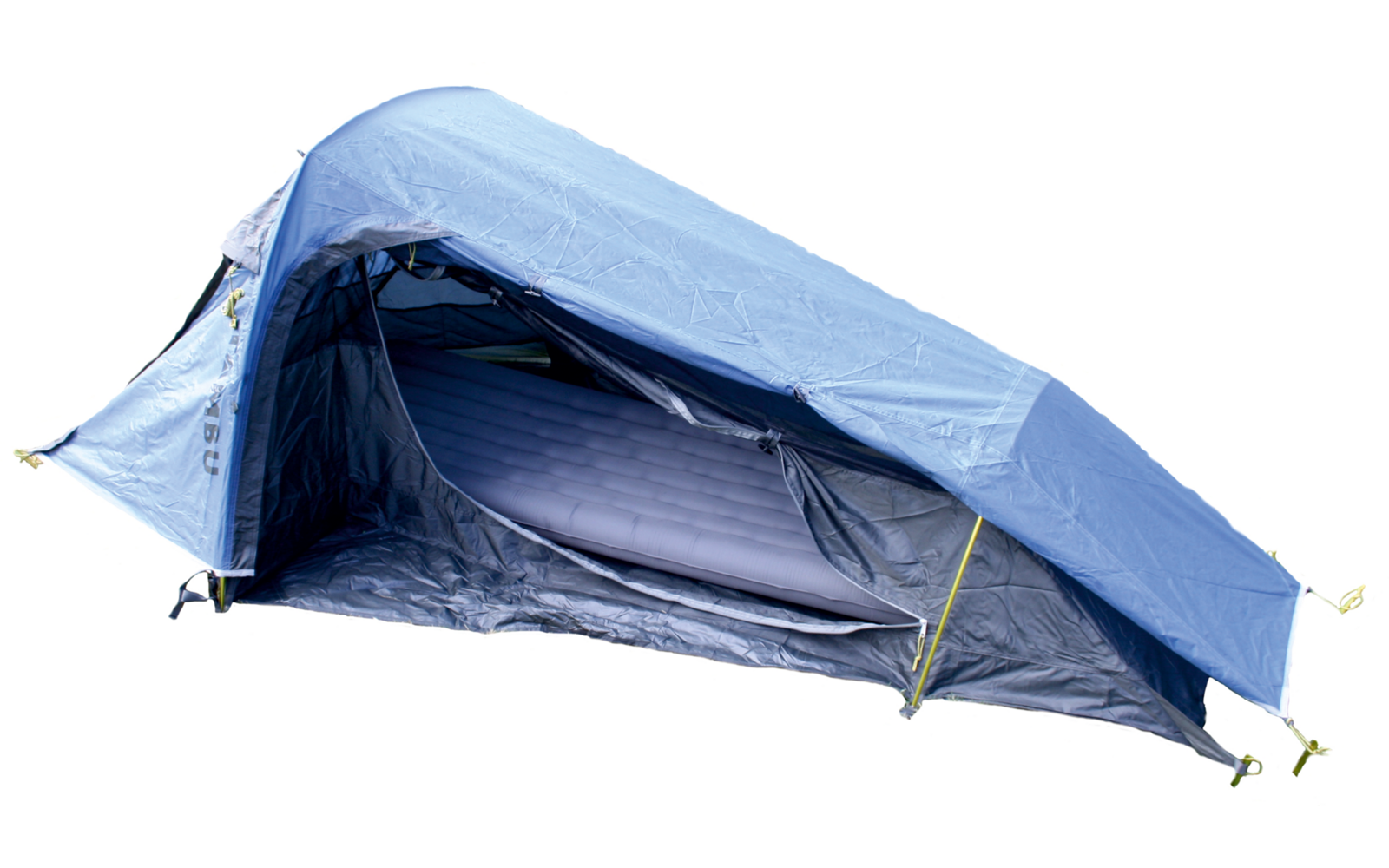 Kleines blaues Zelt mit geöffneter Tür und aufblasbarer Schlafmatte im Inneren