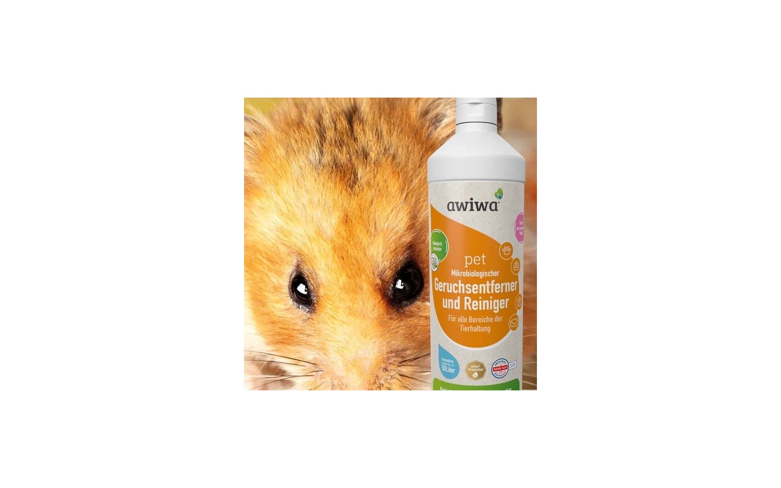 Nahaufnahme eines Hamsters links und rechts eine weiße Flasche Reinigungsmittel mit Etikett ‚awiwa pet Geruchsentferner und Reiniger‘