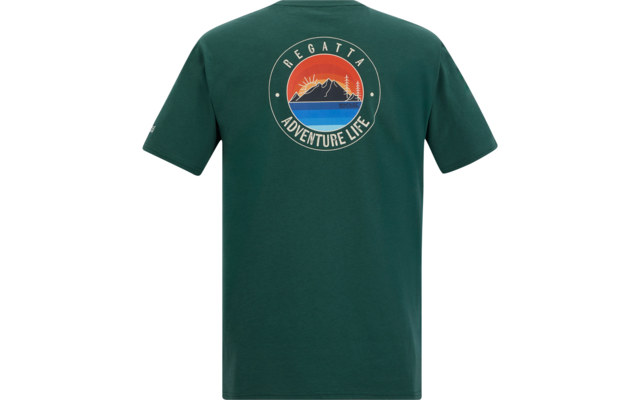 Rückansicht eines dunkelgrünen T-Shirts mit rundem Aufdruck 'Regatta Adventure Life' mit Berg, Sonne und Wasser