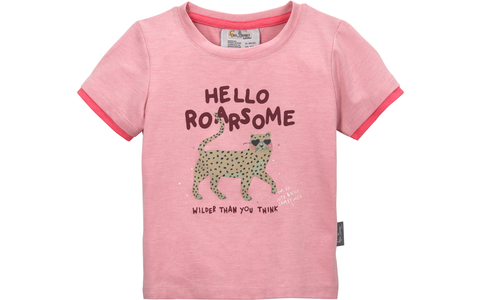 Rosa Kinder-T-Shirt mit aufgedrucktem grün gepunktetem Tier mit Sonnenbrille, großem Schriftzug "HELLO ROARSOME" und kleinem Text "WILDER THAN YOU THINK"