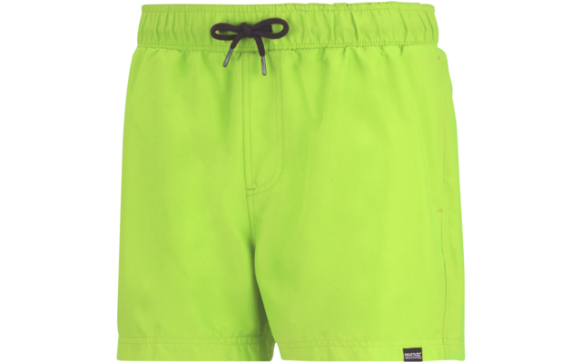 Neongrüne Shorts mit elastischem Bund, schwarzer Kordel in Schleife, vorderer Naht und kleinem schwarzem Etikett unten rechts auf weißem Hintergrund