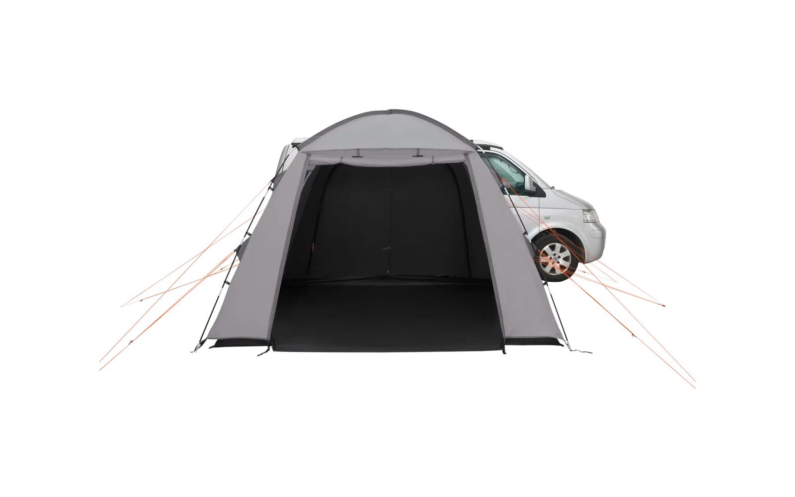 Aufgebaute Autoplanen an einem weißen Fahrzeug