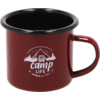 Roter Emaille-Becher mit Aufdruck ‚camp life‘ und einer Berglandschaft