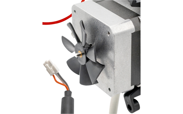Elektromotor mit kleinen Lüfterblättern, Kabelsteckverbinder, schwarzem Kunststoffgehäuse und rotem Markierungskreis