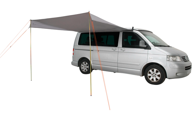 Weißer Van mit Kapuze und zwei ausgefahrenen Stangen vor dem Fahrzeug